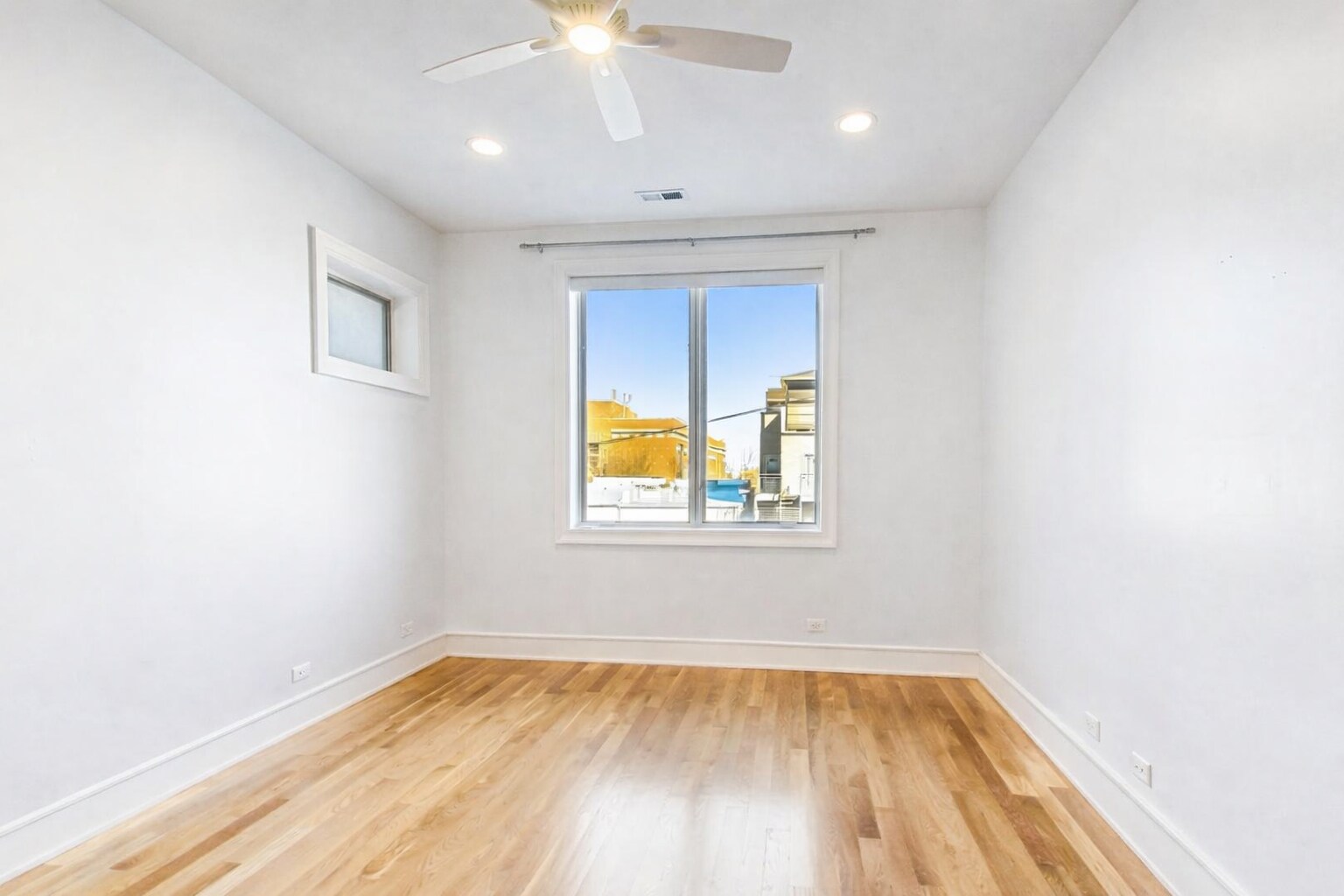 Building Photo - 2424 W Chicago Ave