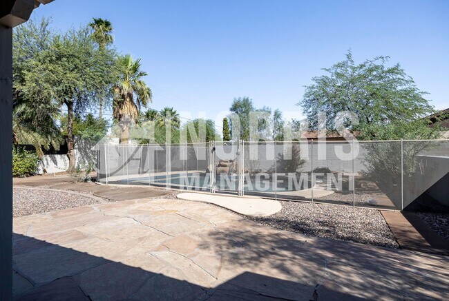Building Photo - Amazing Home with a Pool and NO HOA