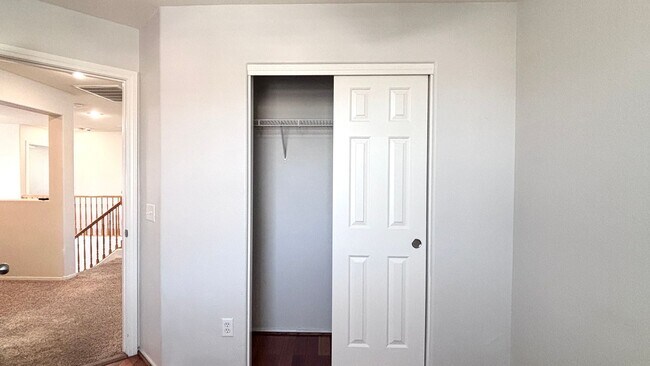 Building Photo - 2-story home with a Beautiful Sparkling Pool! Great floor plan!