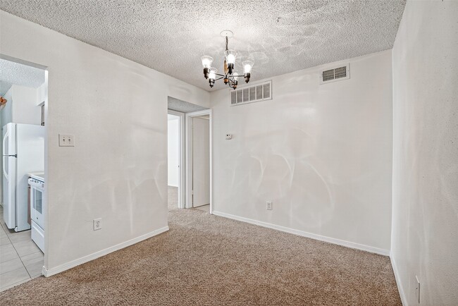 Building Photo - 2800 Jeanetta St