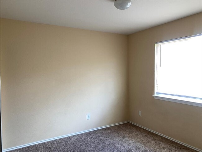 Building Photo - 2338 Green Meadows Ln