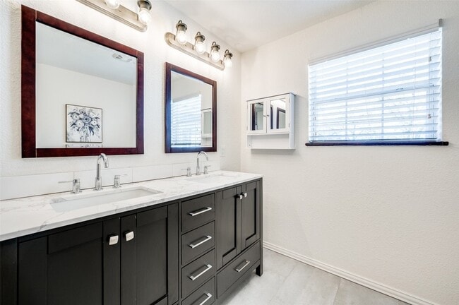 Building Photo - 107 N Craig Rd