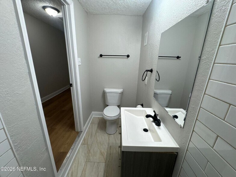 Building Photo - 1645 W 12th St