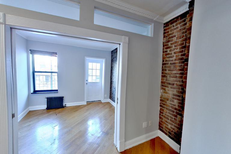 Building Photo - 279 E 10th St