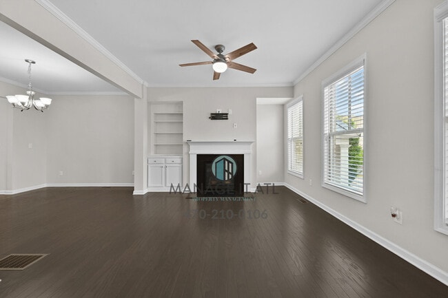 Building Photo - A beautifully maintained 3-bedroom, 3.5-ba...