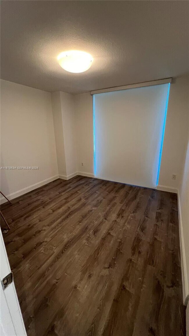 Building Photo - 2641 N Flamingo Rd