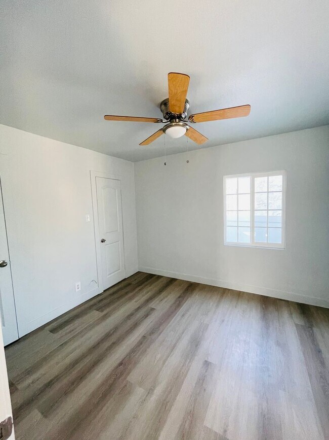 Building Photo - 3-bedroom, 2-bath home move-in ready