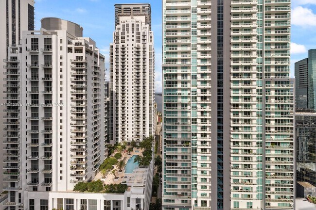 Building Photo - 1100S S Miami Ave