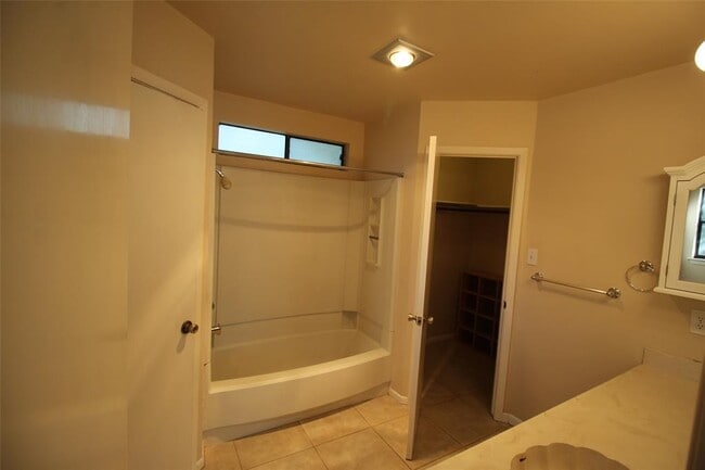 Building Photo - 5005 Cana Cove