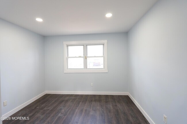 Building Photo - 21 Aster St