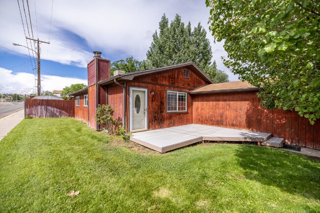 Building Photo - Charming 3 Bed, 2 Bath Home in Farmington,...