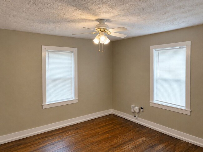 Building Photo - 732 Golfview Dr