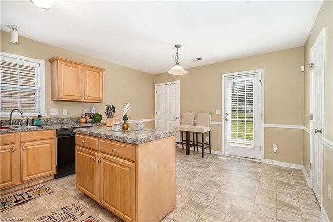 Building Photo - Build Equity While Leasing - Lease to Own