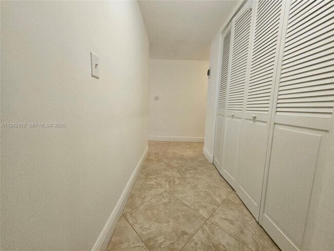 Building Photo - 1101 River Reach Dr