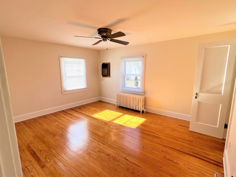 Building Photo - 201 American Ave