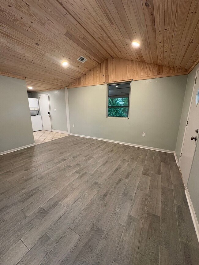Building Photo - Renovated 2BR Ranch Near UGA in Bogart/Cleveland Road Area
