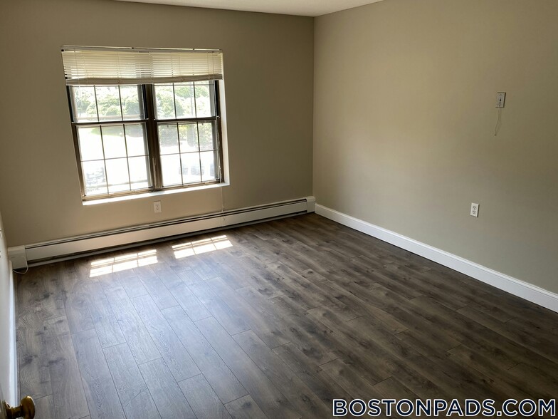 Building Photo - 757 Highland Ave