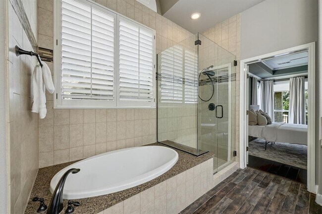 Building Photo - 12004 Mira Mesa Dr