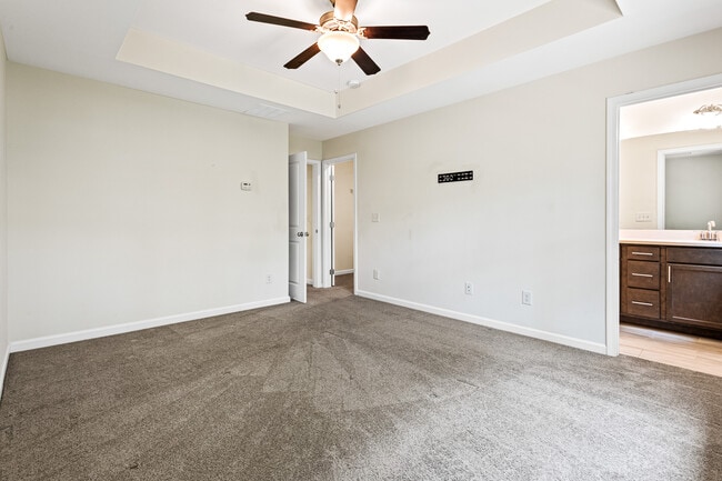 Building Photo - 776 Crestwell Cir SW