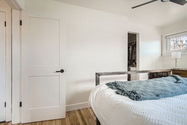 Building Photo - 5100 Umatilla St