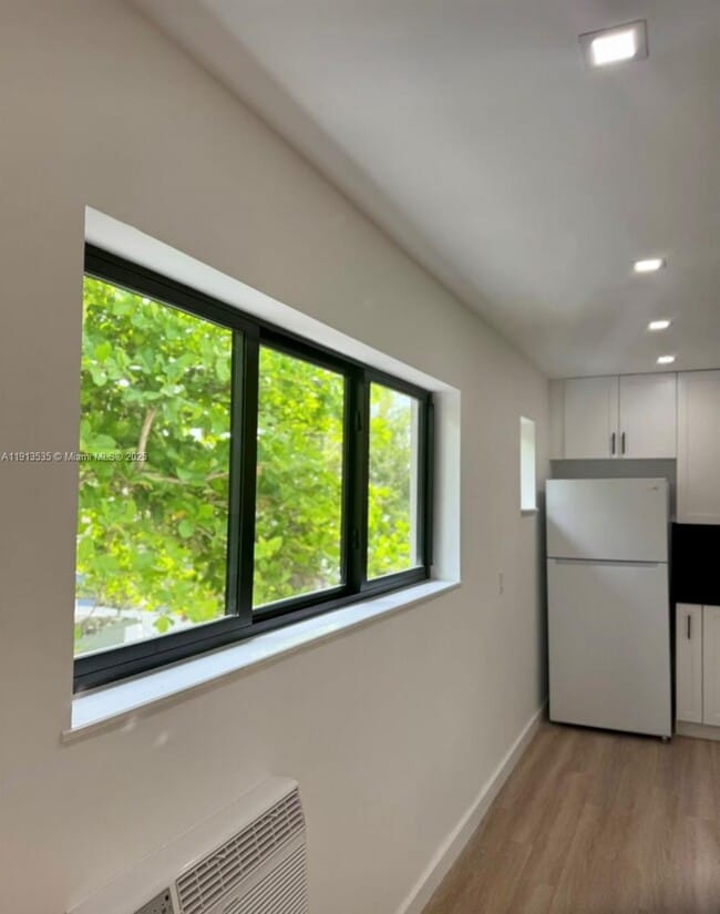 Building Photo - 7521 NE 2nd Ct