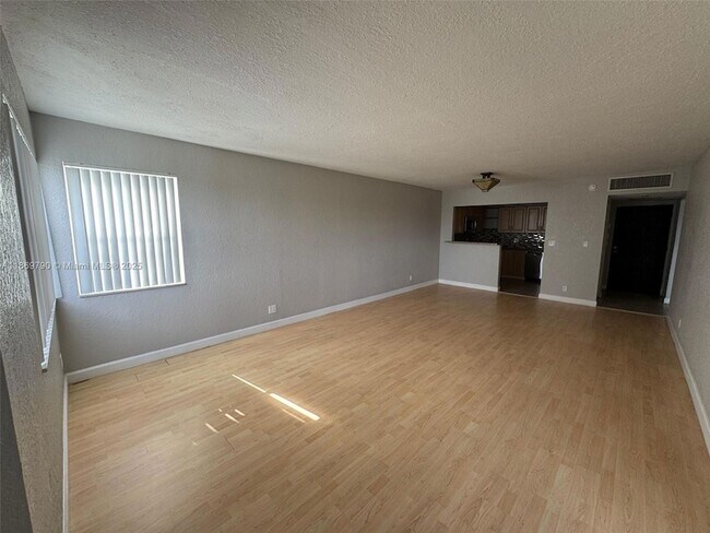 Building Photo - 3301 Spanish Moss Terrace