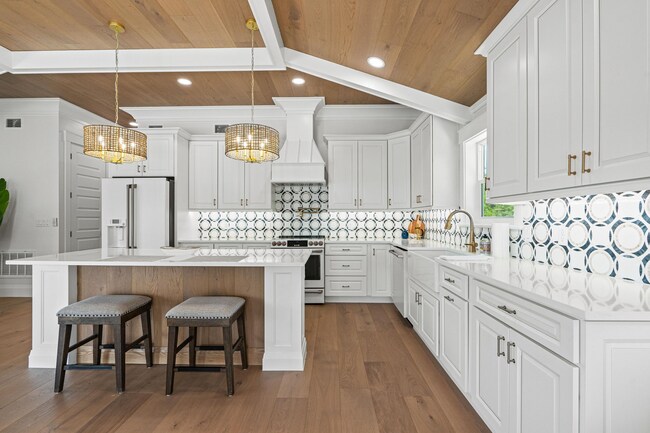 Building Photo - 202 NE 2nd Ave