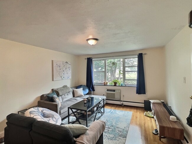 Building Photo - 217 Kent St