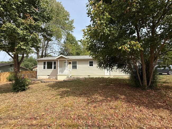 Building Photo - Coming soon 2BR House with fenced in yard