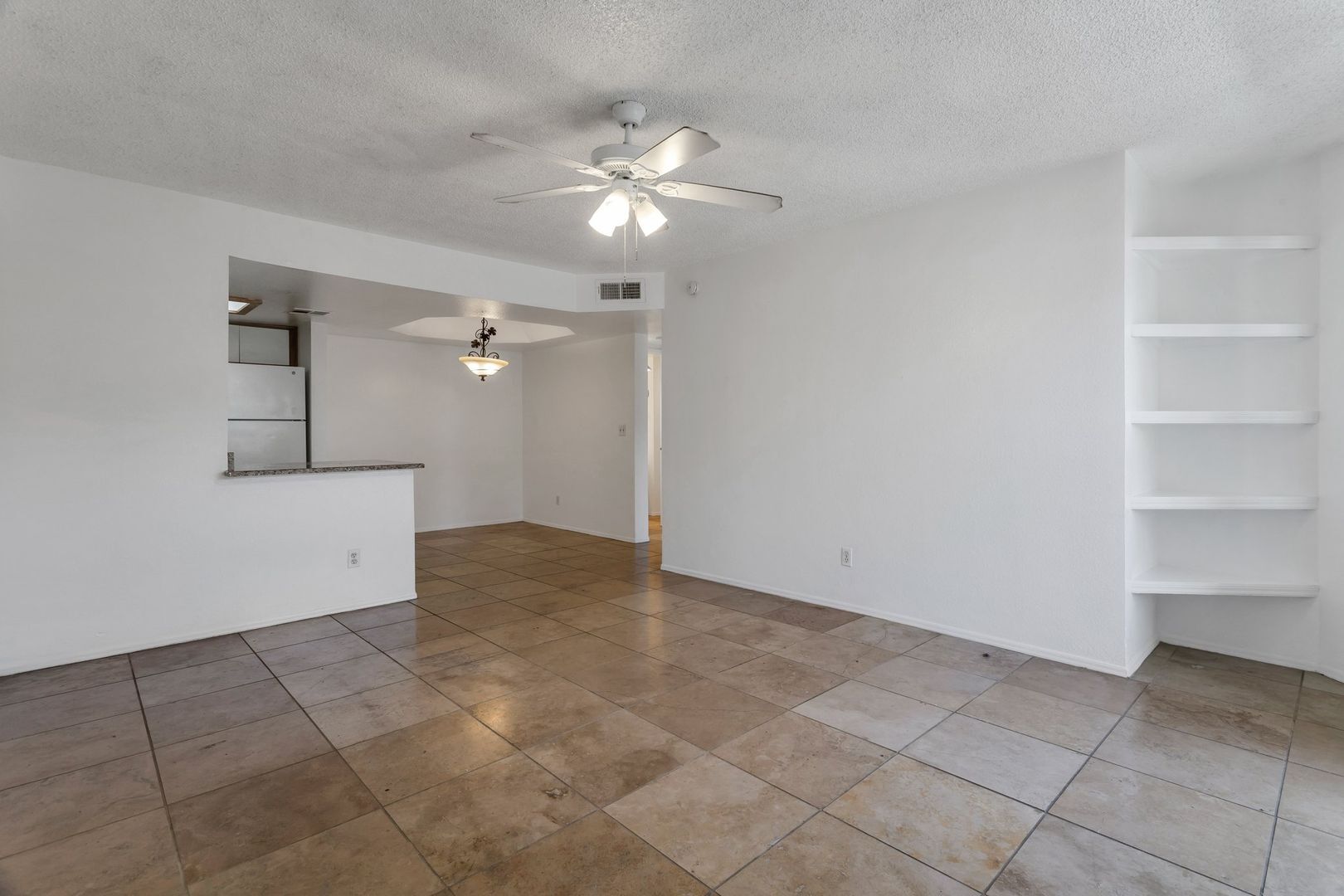 Building Photo - 4850 E Desert Cove Ave