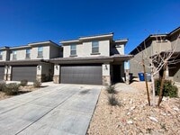 Building Photo - SPACIOUS TOWNHOME FOR RENT!