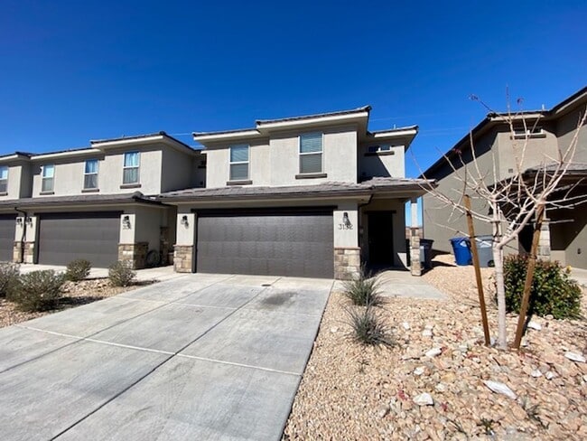Primary Photo - SPACIOUS TOWNHOME FOR RENT!