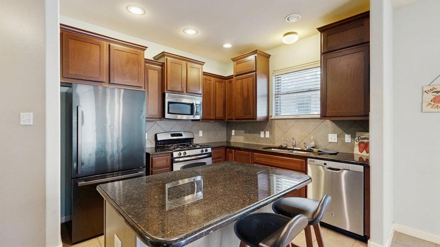 Building Photo - Beautifully updated home in a peaceful Geo...