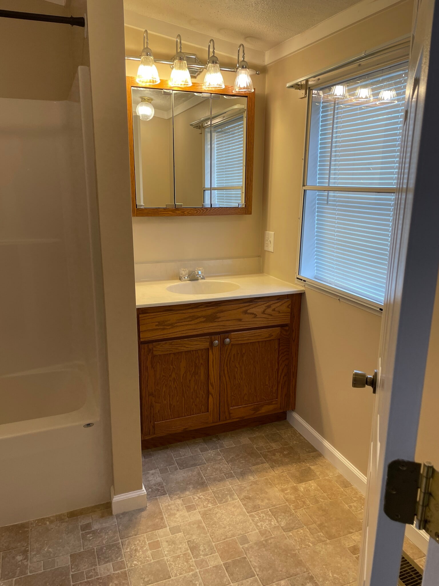 Vanity MBR - 2352 Saint Andrews Dr