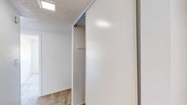 Building Photo - 827 Las Gallinas Ave