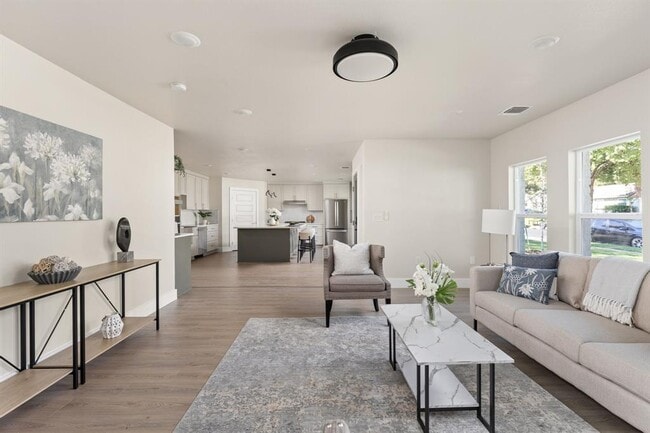 Building Photo - 10101 Woodhaven Dr