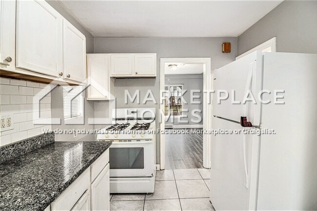 Building Photo - 16570 Kentfield St