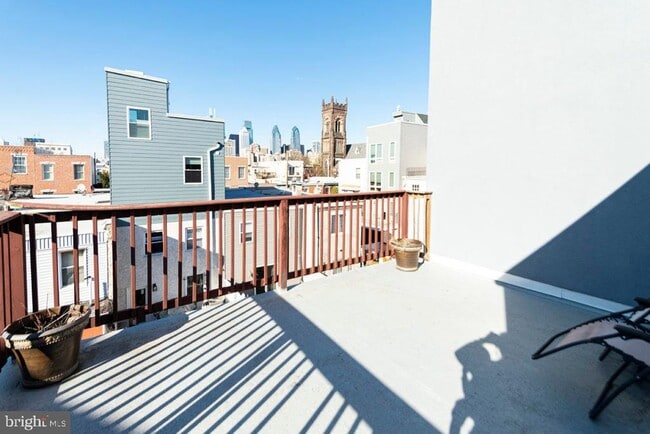 Building Photo - 2107 Carpenter St