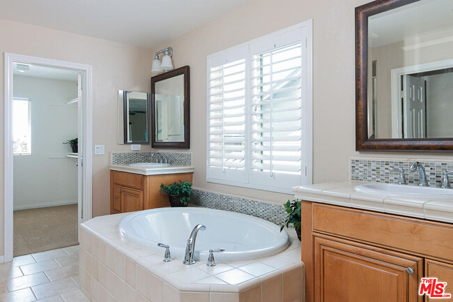 Building Photo - 801 Oceano Dr