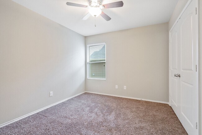 Building Photo - 967 Oak Terrace Dr