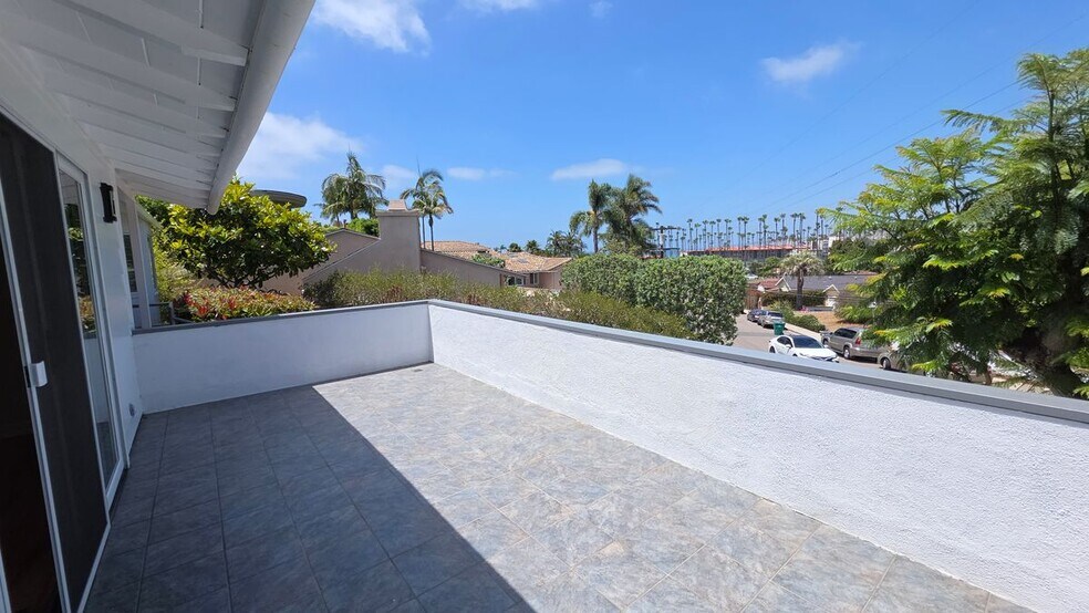 Building Photo - 7920 Avenida Alamar