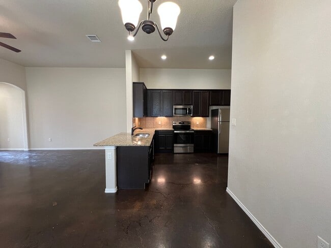 Building Photo - Luxury 3/2 duplex in NBTX