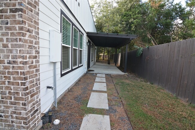 Building Photo - 43699 Old Houston Hwy