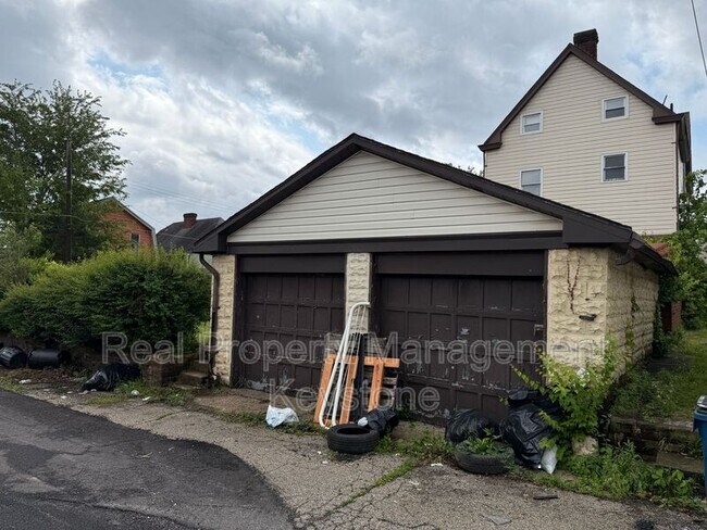 Building Photo - 705 E 18th Ave