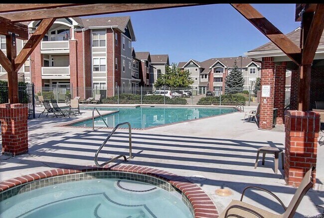 Building Photo - Move in Ready!!  3 Bedroom Condo - Cherry Grove - Aurora.....