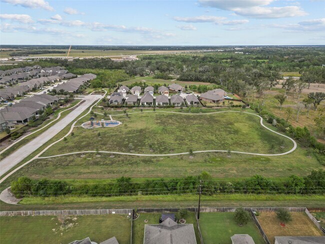 Building Photo - 3622 Pasteur Ln