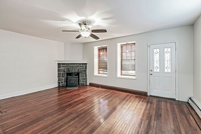 Building Photo - 3 bedroom, 1.5 bath home in The Triangle, Wilmington, DE