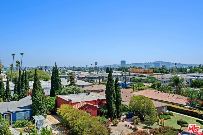 Building Photo - 2015 1/2-1951 Preuss Rd