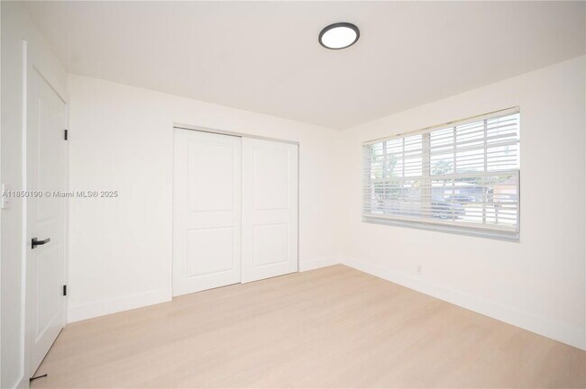 Building Photo - 3751 NE 17th Ave