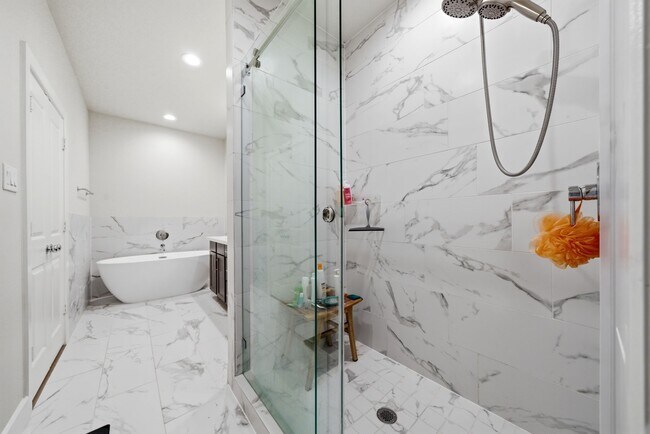 Building Photo - 5929 Haring Ln